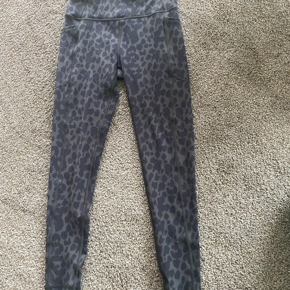 Black cheetah print leggings